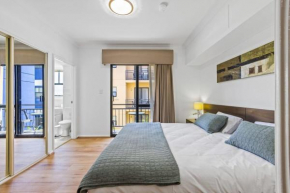 Renovated Family Apartment with Pool & WiFi, Perth